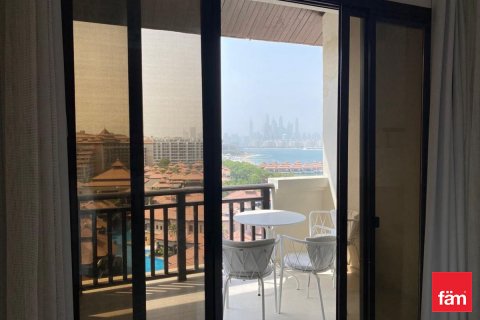 Apartment in Palm Jumeirah, Dubai, UAE 50.4 sq.m. № 578944 - photo 6