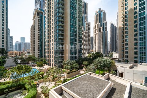 Снять в аренду квартиру в Даунтаун Дубай (Даунтаун Бурдж Дубай), ОАЭ 3 спальни, 183.66923100м2, № 583343 - фото 1