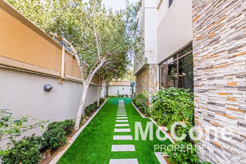 Vilë në DAMAC Hills (Akoya by DAMAC), Dubai, Emiratet e Bashkuara Arabe 3 dhoma gjumi, 341.88 m2. № 587112 - Foto 15