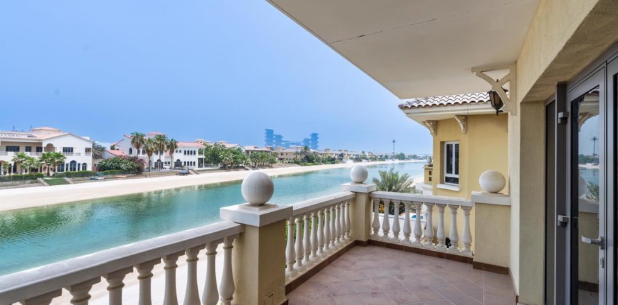 Vilë në Palm Jumeirah, Dubai, Emiratet e Bashkuara Arabe 5 dhoma gjumi, 621 m2. № 628603