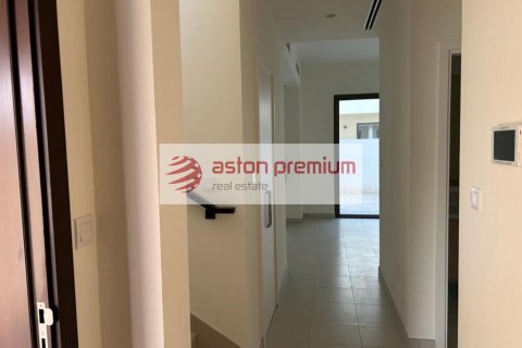 Villa te koop in Dubai, VAE 3 slaapkamers, 130.8 vr.m., nr 670240 - foto 4