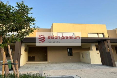 Villa te koop in Dubai, VAE 3 slaapkamers, 130.8 vr.m., nr 670240 - foto 1