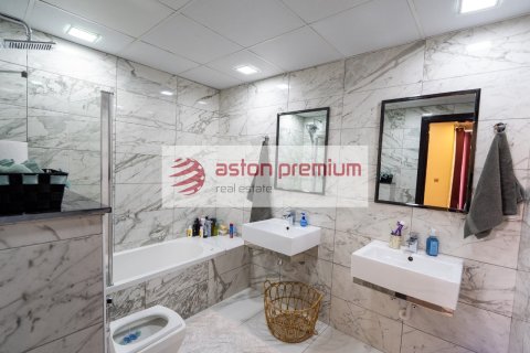 Villa en venta en Jumeirah Village Circle, Dubai, EAU 4 dormitorios, 286.6 m2 № 670238 - foto 8