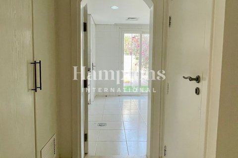 Villa en alquiler en The Springs, Dubai, EAU 3 dormitorios, 338.37223563 m2 № 659582 - foto 18