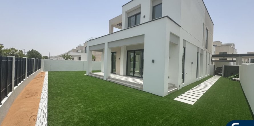 Huvila Arabian Ranches 3, Dubai, Arabiemiraatit 4 makuuhuonetta, 412 m2 № 668353