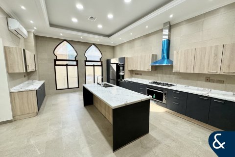 Willa do wynajęcia w Al Quoz, Dubai, ZEA 7 sypialnie, 1115 mkw., nr 668352 - zdjęcie 2