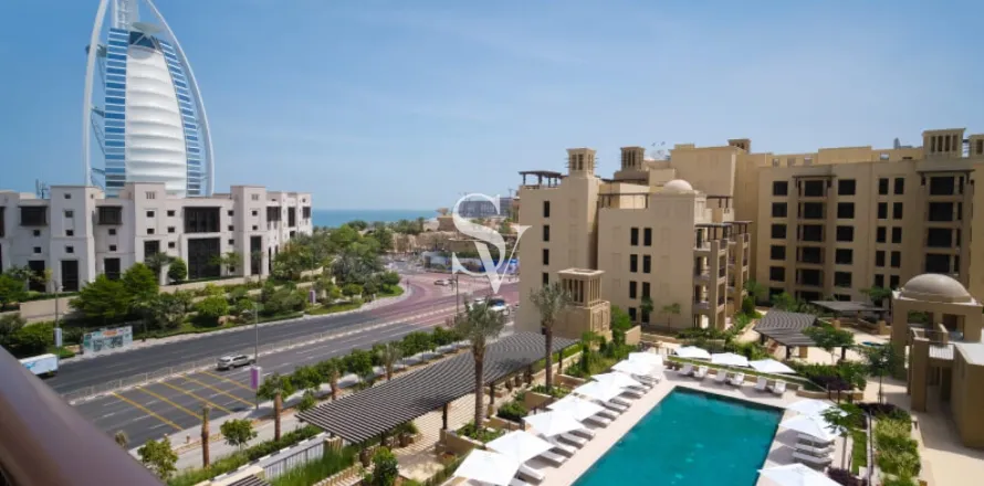 Apartament w Umm Suqeim, Dubai, ZEA 4 sypialnie, 247 mkw. nr 657845