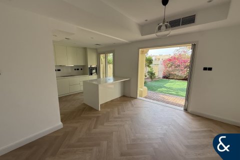 Villa til salg i The Springs, Dubai, UAE 3 soveværelser, 172 kvm № 688751 - foto 4