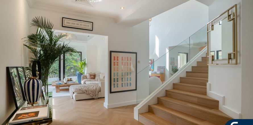 Villa em Jumeirah Islands, Dubai, EAU 4 quartos, 487 m2 № 688750