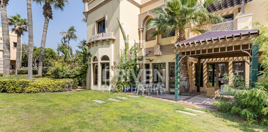 Vila u gradu Palm Jumeirah, Dubai, UAE 4 spavaće sobe, 470 m2 Br. 653172