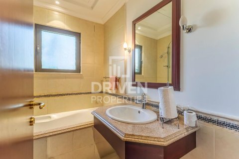 Vila u gradu Palm Jumeirah, Dubai, UAE 4 spavaće sobe, 470 m2 Br. 653172 - Slika 21