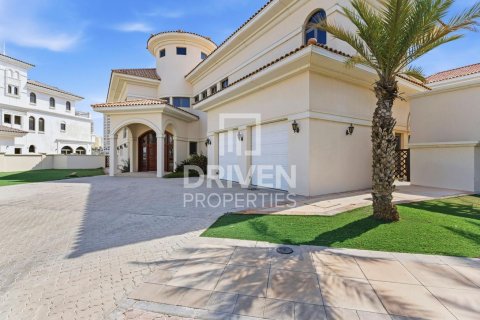 Vilë në Palm Jumeirah, Dubai, Emiratet e Bashkuara Arabe 6 dhoma gjumi, 1245.37 m2. № 767030 - Foto 24