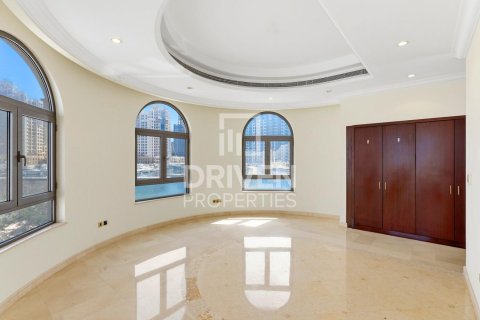 Vilë në Palm Jumeirah, Dubai, Emiratet e Bashkuara Arabe 6 dhoma gjumi, 1245.37 m2. № 767030 - Foto 16