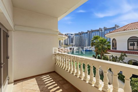 Vilë në Palm Jumeirah, Dubai, Emiratet e Bashkuara Arabe 6 dhoma gjumi, 1245.37 m2. № 767030 - Foto 29