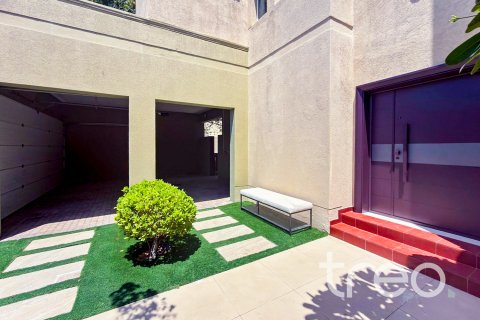Villa en alquiler en Meadows, Dubai, EAU 5 dormitorios, 597.18 m2 № 733434 - foto 17