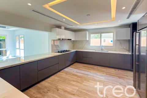 Vila v Meadows, Dubai, SAE 6 spální, 605.91 m2 č. 733430 - Fotografia 3