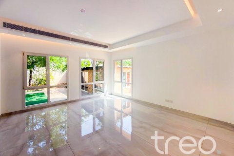 Vila v Meadows, Dubai, SAE 6 spální, 605.91 m2 č. 733430 - Fotografia 7
