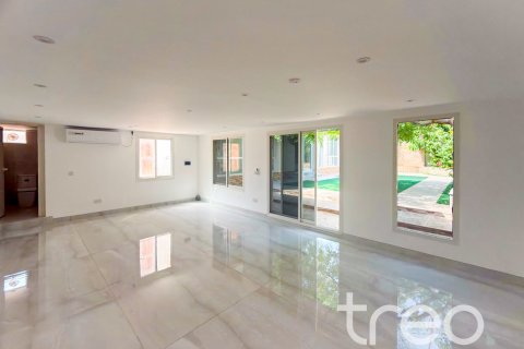 Vila v Meadows, Dubai, SAE 6 spální, 605.91 m2 č. 733430 - Fotografia 2