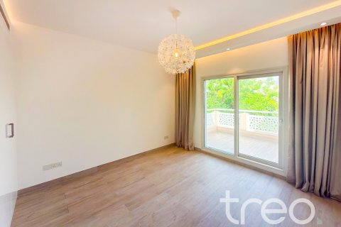 Vila v Meadows, Dubai, SAE 6 spální, 605.91 m2 č. 733430 - Fotografia 13