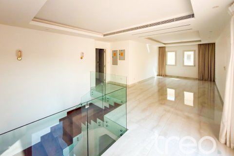 Vila v Meadows, Dubai, SAE 6 spální, 605.91 m2 č. 733430 - Fotografia 6
