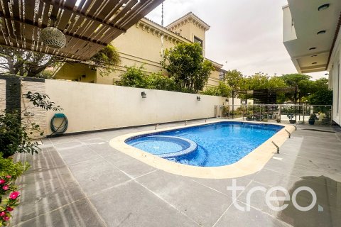 Vilë në The Villa, Dubai, Emiratet e Bashkuara Arabe 7 dhoma gjumi, 641.03 m2. № 733433 - Foto 16
