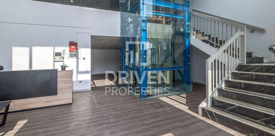 Magazinë në Jebel Ali, Dubai, Emiratet e Bashkuara Arabe 2878.97 m2. № 747065