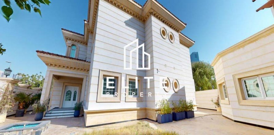 Villa in Dubai, UAE 6 bedrooms № 619915