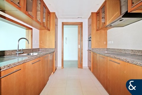 Dubai Marina, Dubai, संयुक्त अरब अमीरात में अपार्टमेंट, 2 बेडरूम, 131 वर्ग मीटर, संख्या 671449 - फ़ोटो 2