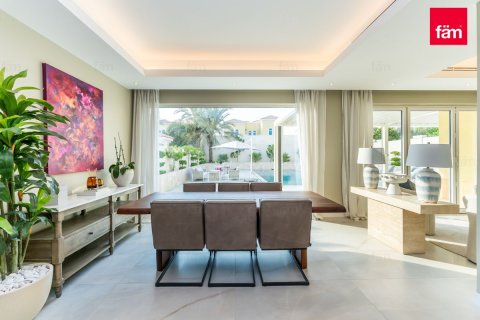 Vilë në Dubai, Emiratet e Bashkuara Arabe 3 dhoma gjumi, 666.3 m2. № 645756 - Foto 11