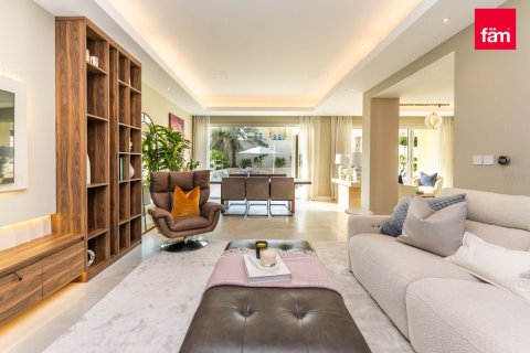 Vilë në Dubai, Emiratet e Bashkuara Arabe 3 dhoma gjumi, 666.3 m2. № 645756 - Foto 3