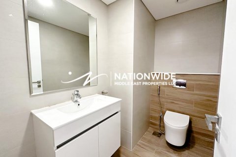 Apartment in Abu Dhabi, UAE 2 bedrooms, 110 sq.m. № 647168 - photo 9