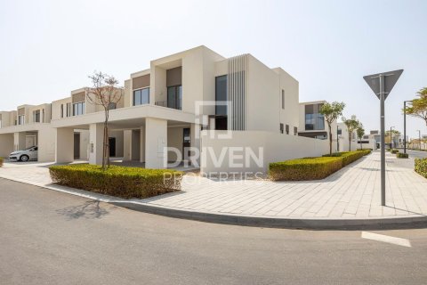 Снять в аренду виллу в The Valley, Дубай, ОАЭ 4 спальни, 255м2, № 655573 - фото 1