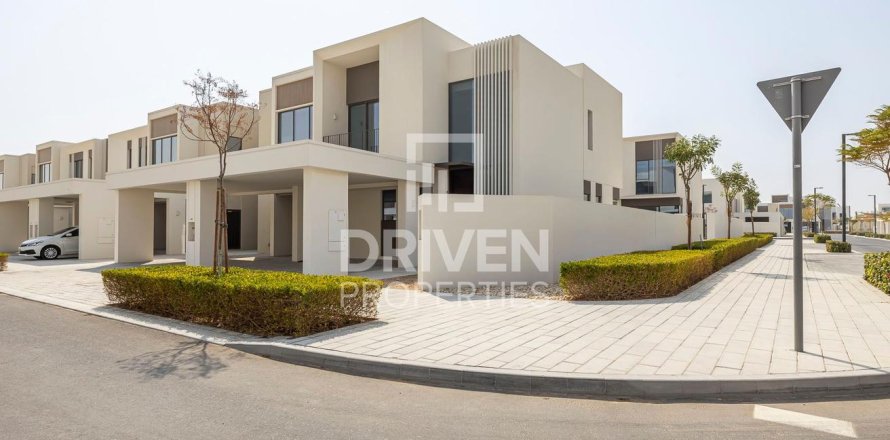 Вилла в The Valley, Дубай, ОАЭ 4 спальни, 255м2 № 655573