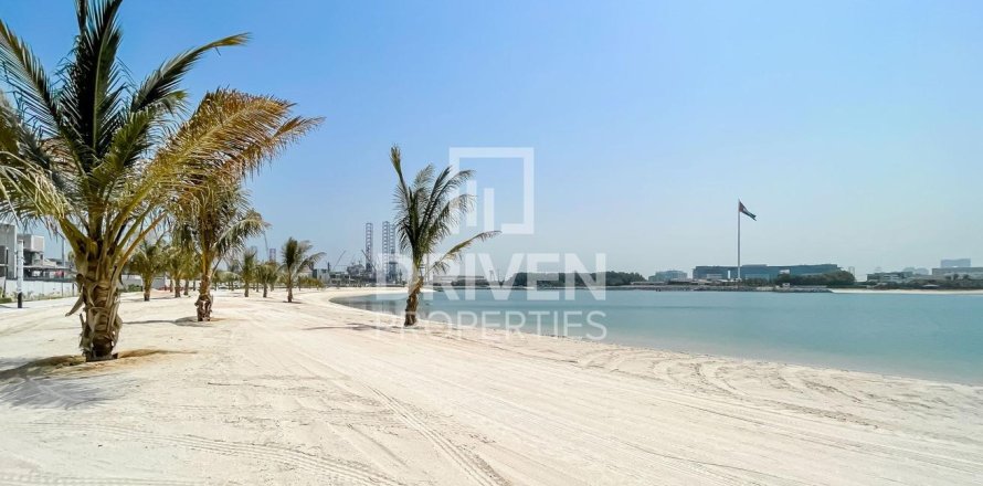 Land in Jumeirah, Dubai, VAE: 1069.87 m2 Nr. 743956