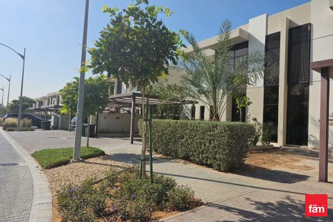 Villetta a schiera in affitto a Dubai, EAU 3 camere da letto, 260.2 mq. № 660456 - foto 13