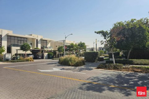 Villetta a schiera in affitto a Dubai, EAU 3 camere da letto, 260.2 mq. № 660456 - foto 12