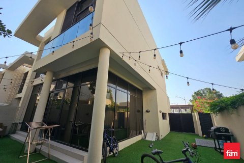 Villetta a schiera in affitto a Dubai, EAU 3 camere da letto, 260.2 mq. № 660456 - foto 1