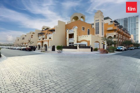 Shtëpi në qytet në Dubai, Emiratet e Bashkuara Arabe 4 dhoma gjumi, 134.8 m2. № 660458