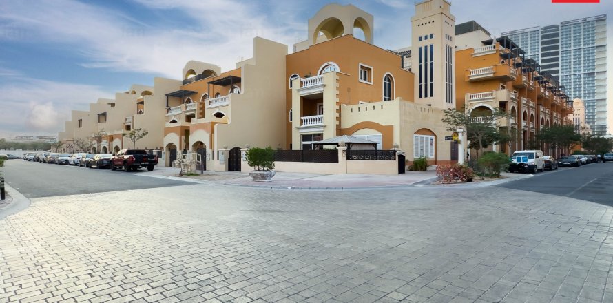 Dubai, UAE의 타운하우스 침실 4개, 134.8제곱미터 번호 660458