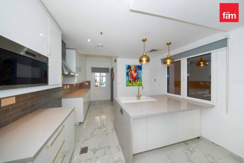 Dubai, UAE의 판매용 타운하우스 침실 4개, 134.8제곱미터 번호 660458 - 사진 3