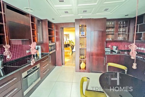 Apartment in Burj Khalifa, Dubai, UAE 2 bedrooms, 172 sq.m. № 586362 - photo 19