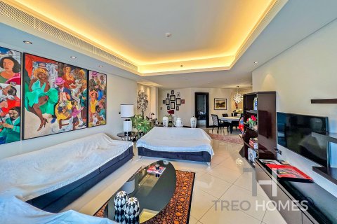 Apartment in Burj Khalifa, Dubai, UAE 2 bedrooms, 172 sq.m. № 586362 - photo 4