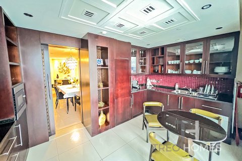 Apartment in Burj Khalifa, Dubai, UAE 2 bedrooms, 172 sq.m. № 586362 - photo 10