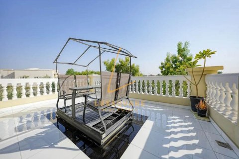 Vilë në Emirates Hills, Dubai, Emiratet e Bashkuara Arabe 8 dhoma gjumi, 1486 m2. № 715730 - Foto 21