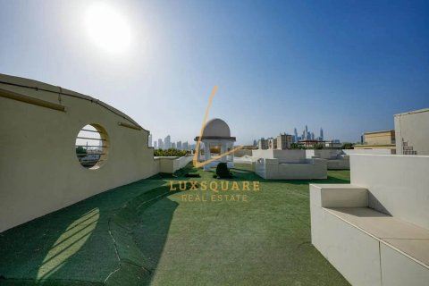 Vilë në Emirates Hills, Dubai, Emiratet e Bashkuara Arabe 8 dhoma gjumi, 1486 m2. № 715730 - Foto 25