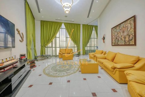 Vilë në Emirates Hills, Dubai, Emiratet e Bashkuara Arabe 8 dhoma gjumi, 1486 m2. № 715730 - Foto 13