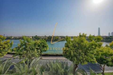 Vilë në Emirates Hills, Dubai, Emiratet e Bashkuara Arabe 8 dhoma gjumi, 1486 m2. № 715730 - Foto 26