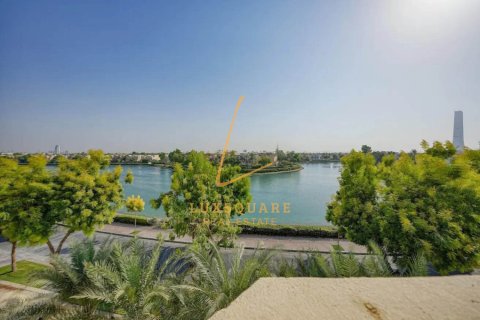 Vilë në Emirates Hills, Dubai, Emiratet e Bashkuara Arabe 8 dhoma gjumi, 1486 m2. № 715730 - Foto 20