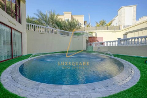 Vilë në Emirates Hills, Dubai, Emiratet e Bashkuara Arabe 8 dhoma gjumi, 1486 m2. № 715730 - Foto 11