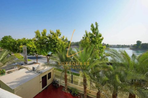 Vilë në Emirates Hills, Dubai, Emiratet e Bashkuara Arabe 8 dhoma gjumi, 1486 m2. № 715730 - Foto 19